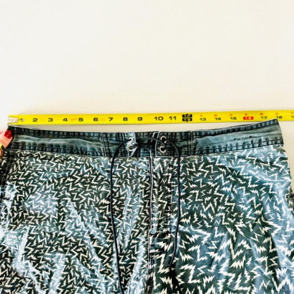 RVCA Lightning Bolt Boardshorts w/ Tiger Patch – Size 34 - Picture 8 of 10